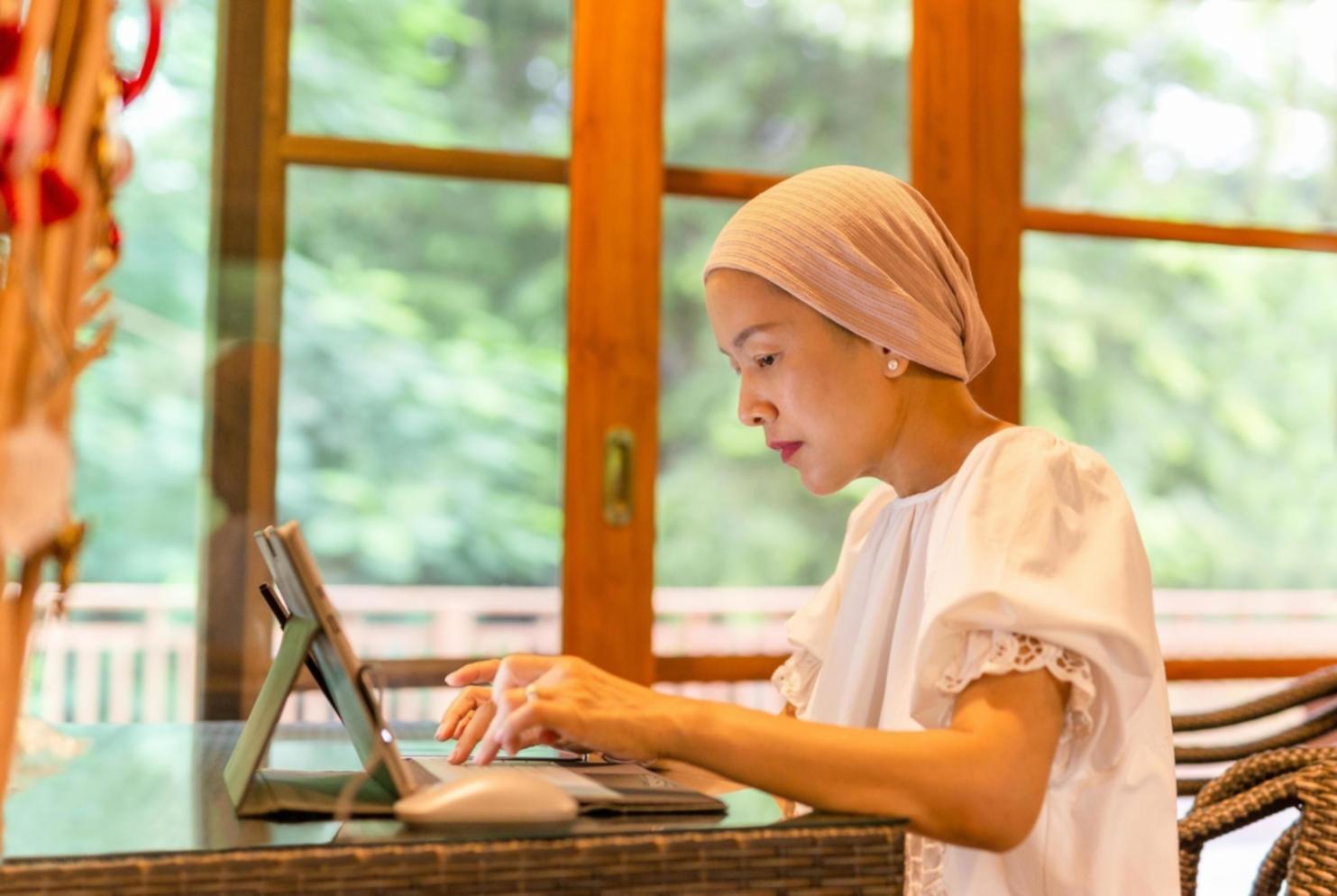 A participant reviewing model evaluation results during a jynovue online workshop session